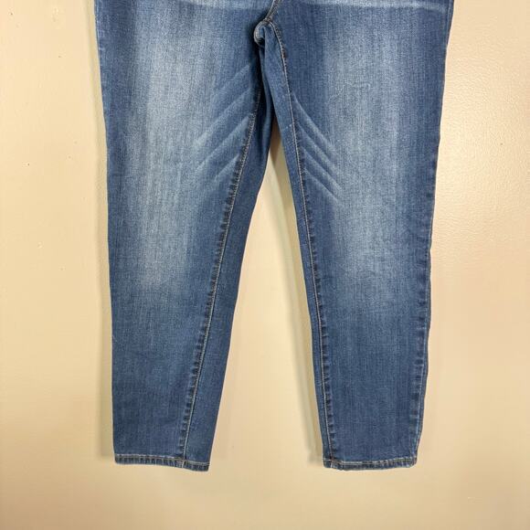 Judy Blue Women's Relaxed Fit Jeans Stretch Ankle Mid RiseMed Wash Size 31 - Picture 3 of 9